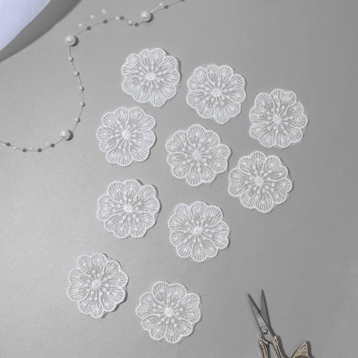 Вязаные элементы &laquo;Цветки&raquo;, 4,5 &times; 4,5 см, 10 шт, цвет белый/хамелеон