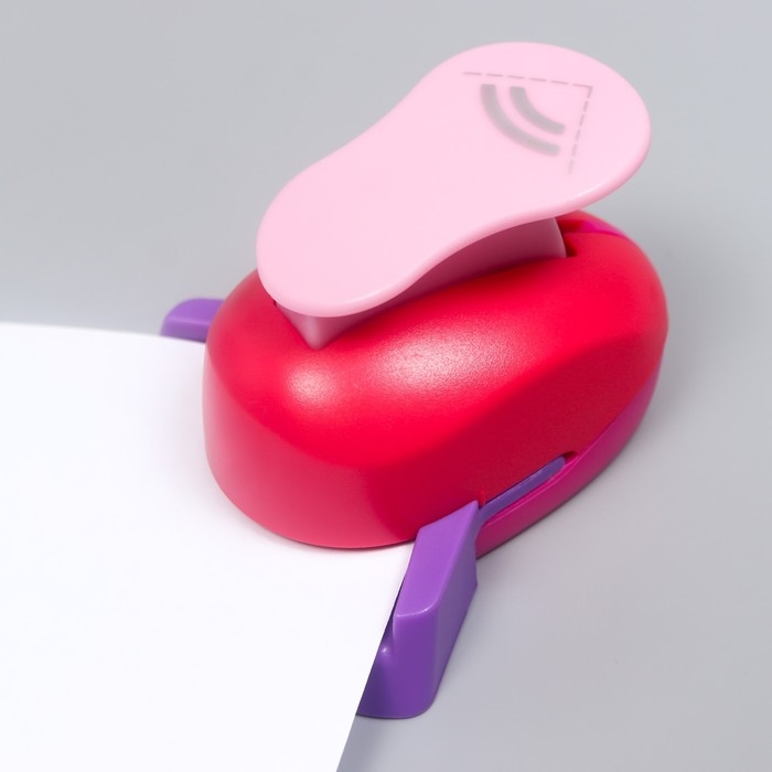 Дырокол для скругления углов размер 2-2,5 см МИКС 5,5х8х8 см Дырокол для скругления углов размер 2-2,5 см МИКС 5,5х8х8 см