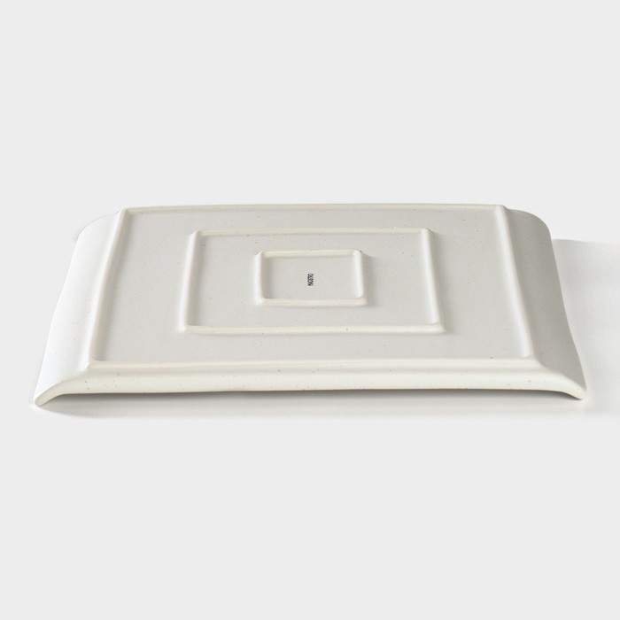 Блюдо фарфоровое для подачи Magistro Slate, 27,5×27,5 см, цвет белый Блюдо фарфоровое для подачи Magistro Slate, 27,5×27,5 см, цвет белый