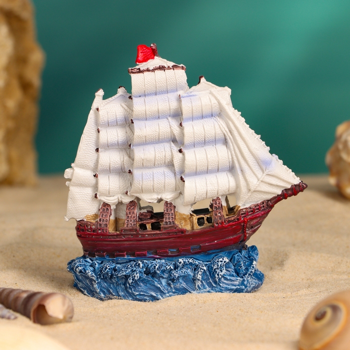 Корабль сувенирный "Парусник" 9*9см
