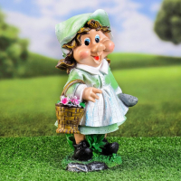 Садовая фигура "Девочка с корзинкой в руке" 33х20см Садовая фигура "Девочка с корзинкой в руке" 33х20см