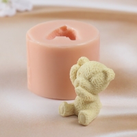 Молд силиконовый "Мишка рука у рта"  (издел. 3,5х3,5х4 см)