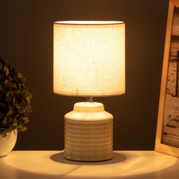 Лампа настольная Лампа настольная "Катрина" 1х40Вт Е14 бежевый 13х13х25см