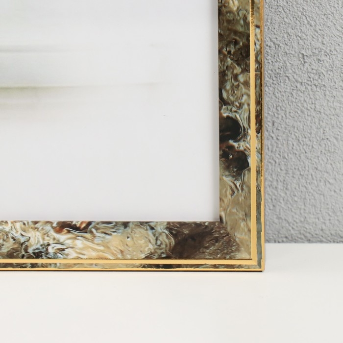 Фоторамка пластик 30х40 см "Перламутр с золотой рамкой" 32х42 см