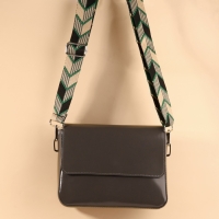 Ручка для сумки &laquo;Орнамент стрелки&raquo;, стропа, с карабинами, 139 &plusmn; 3 &times; 3,8 см, цвет зелёный/чёрный