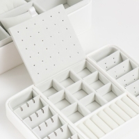 Шкатулка кожзам для украшений "С пряжкой" белая 24х18,5х9 см