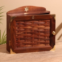 Ключница "Капитан" 18х9х31 см, дерево шишам Ключница "Капитан" 18х9х31 см, дерево шишам