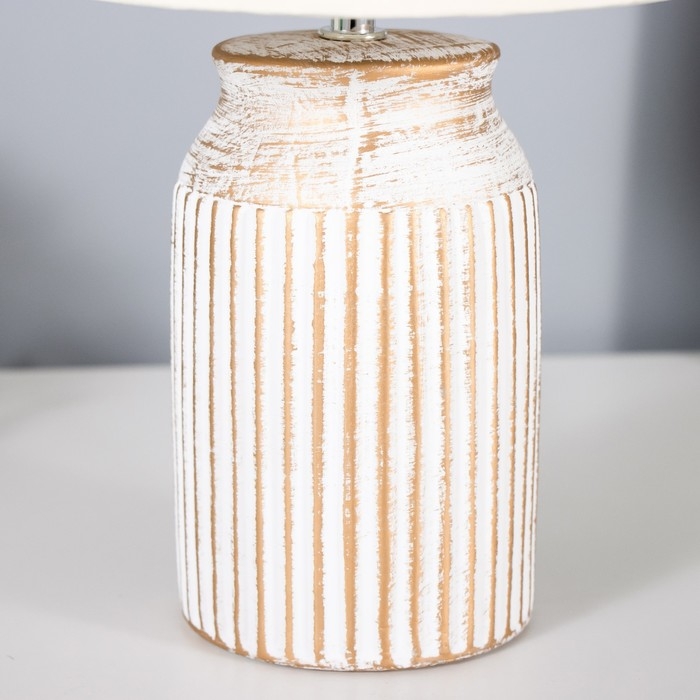 Настольная лампа "Инести" Е14 40Вт бело-золотой 22х22х36 см RISALUX