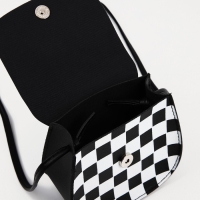 Сумка детская для девочки на магните, длинный ремень, цвет чёрный