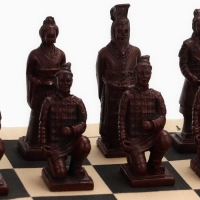 Шахматы настольные сувенирные "Терракотовое войско" 43х43 см,король h-9,5 см,пешка h-7,5 см