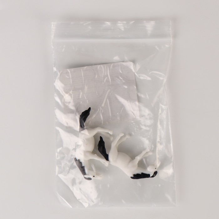 Миниатюра кукольная «Лошадка», набор 2 шт., размер 1 шт. — 4,5 × 2,5 × 1 см, цвет белый Миниатюра кукольная «Лошадка», набор 2 шт., размер 1 шт. — 4,5 × 2,5 × 1 см, цвет белый