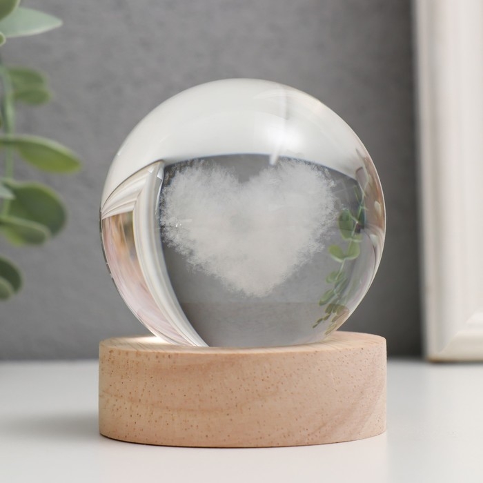 Сувенир стекло подсветка Сувенир стекло подсветка "Облачное сердечко" d=6 см подставка дерево, USB 6,5х6,5х7,5 см