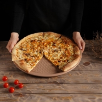 Форма для пиццы Magistro Shiny Diamond, 39&times;1,5 см, толщина 0,6 мм, антипригарное покрытие, цвет коричневый