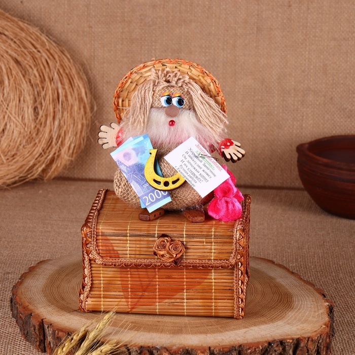 Оберег - шкатулка &laquo;Домовой&raquo;, на сундучке, 12х17х19 см, микс