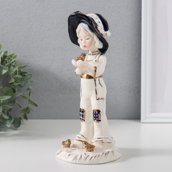 Сувенир керамика "Девочка с птичкой в ладошках, в шляпке" кобальт 9,5х9,7х22 см