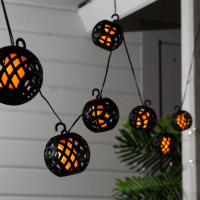 Гирлянда Uniel «Нить» 2.1 м с насадками «Огненные шары», IP44, тёмная нить, 80 LED, эффект пламени, 1 режим, солнечная батарея Гирлянда Uniel «Нить» 2.1 м с насадками «Огненные шары», IP44, тёмная нить, 80 LED, эффект пламени, 1 режим, солнечная батарея