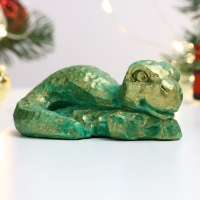 Новый год. Символ 2025. Фигура "Змееныш" зеленый с позолотой, 8х4х3см