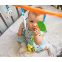 Растяжка - погремушка мягкая на кроватку/коляску &laquo;Зайка&raquo;, Крошка Я