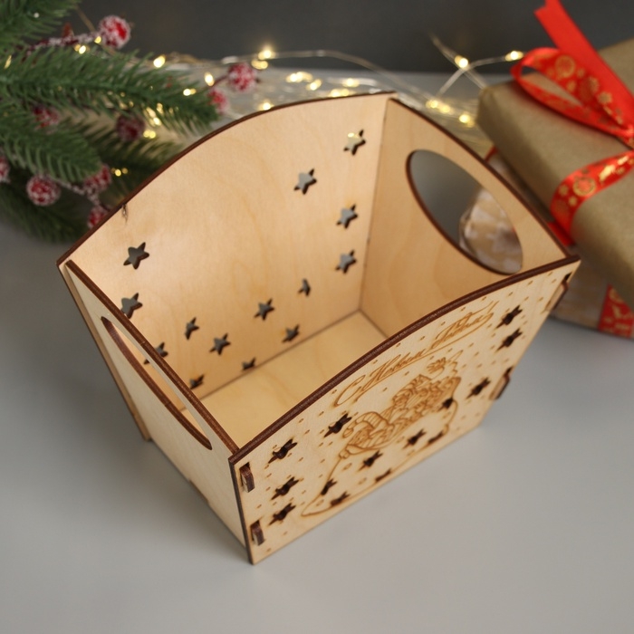 Новогодняя корзинка-шкатулка Новогодняя корзинка-шкатулка "Подарки" 18х12х15 см