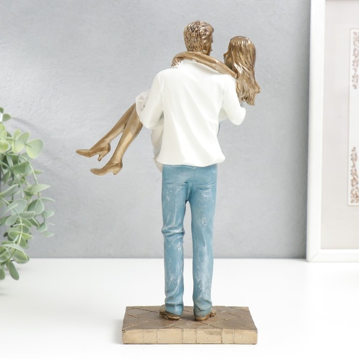 Сувенир полистоун "Влюблённые. Буду носить тебя на руках" бело-голубой под бронзу 26х9х16 см