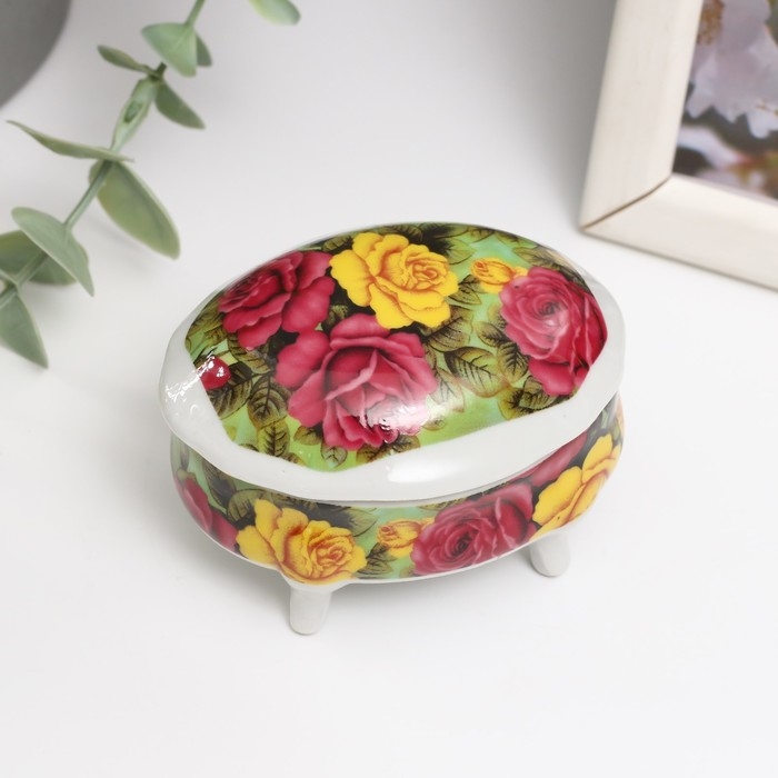 Шкатулка керамика на ножках Шкатулка керамика на ножках "Куст с розами" 6,1х7,7х4,8 см