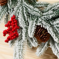Венок новогодний d- 36 см "Уютная сказка" веточки в снегу ягоды шишки