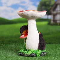 Садовая фигура "Мухомор с ежами" 30х19х19см Садовая фигура "Мухомор с ежами" 30х19х19см