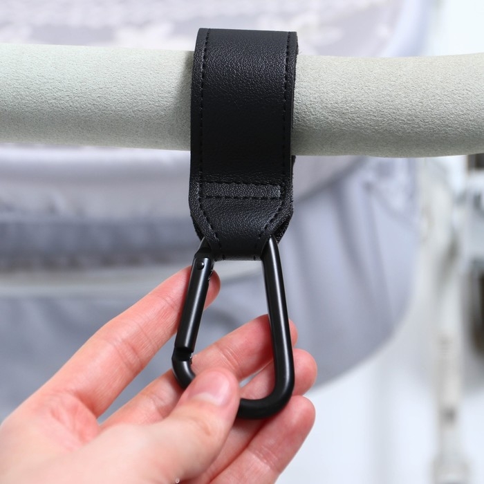 Карабин для сумок на коляску, на липучке, экокожа, цвет черный Карабин для сумок на коляску, на липучке, экокожа, цвет черный