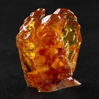 Сувенир "Дева Мария с младенцем", янтарь