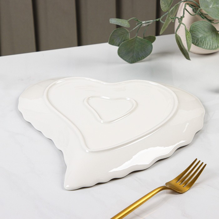 Блюдо керамическое сервировочное &laquo;Сердце&raquo;, 30&times;28&times;3 см, цвет белый