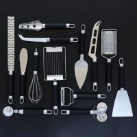 Тёрка для сыра мелкая Доляна Venus, 23,5&times;5,8 см, с ручкой, цвет чёрный