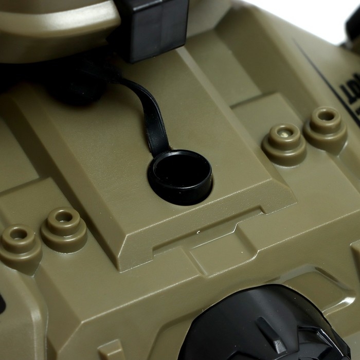 Танк радиоуправляемый &laquo;Боец&raquo;, работает от аккумулятора, стреляет гидрогелевыми пулями, цвет зелёный