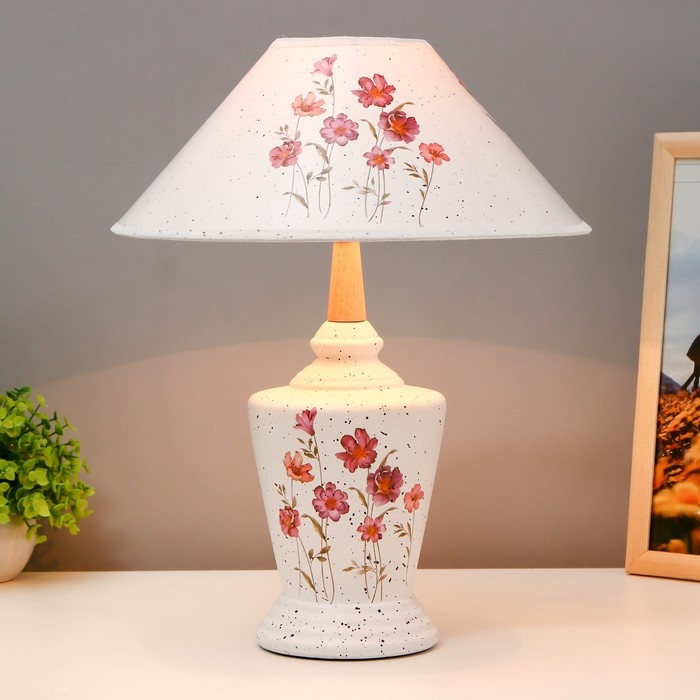 Настольная лампа "Васильки" 1х15Вт E14 белый 30х30х35см RISALUX