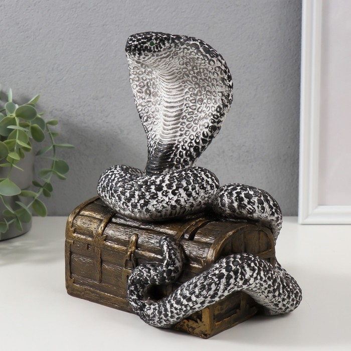 Копилка Копилка"КОБРА НА СУНДУКЕ " 20 х 17 х 12 см.
