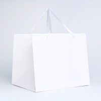 Пакет подарочный с широким дном 35 х 29 х 28 см, белый Пакет подарочный с широким дном 35 х 29 х 28 см, белый