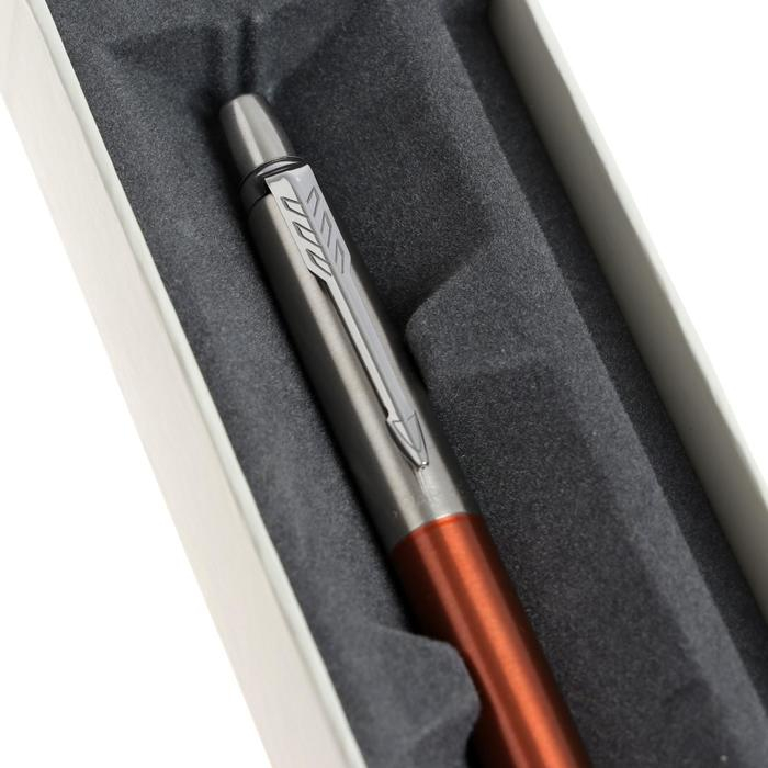 Ручка шариковая Parker Jotter Core K63 Chelsea Orange CT М 1.0 мм, корпус из нержавеющей стали, синие чернила Ручка шариковая Parker Jotter Core K63 Chelsea Orange CT М 1.0 мм, корпус из нержавеющей стали, синие чернила
