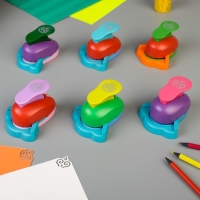 Дырокол фигурный для углов "Букет" вырубка 2,5 см 8х8 см Дырокол фигурный для углов "Букет" вырубка 2,5 см 8х8 см