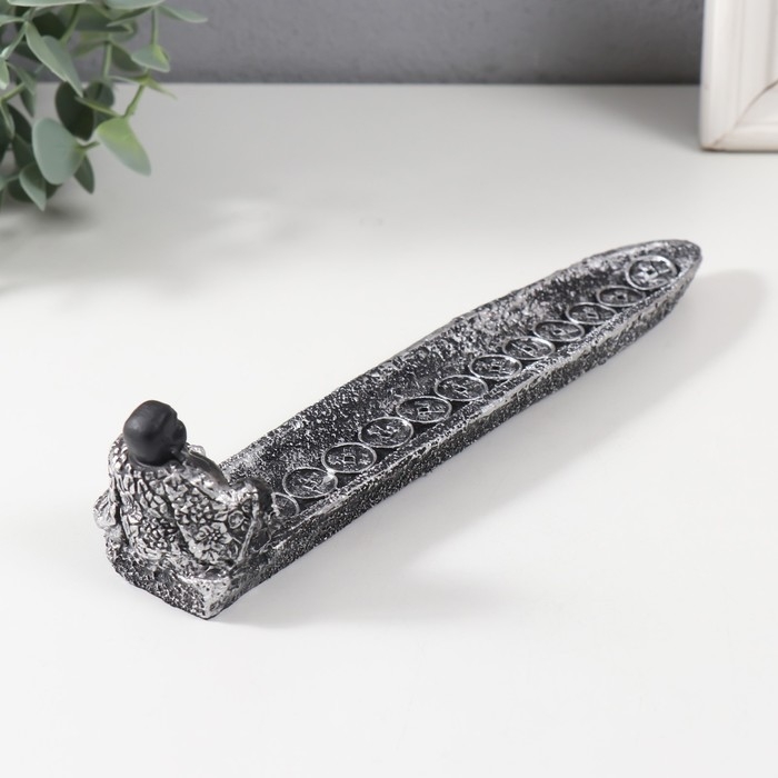 Подставка под благовония Подставка под благовония "Хотей в серебристом халате" серебро 22,5х4,5х5 см