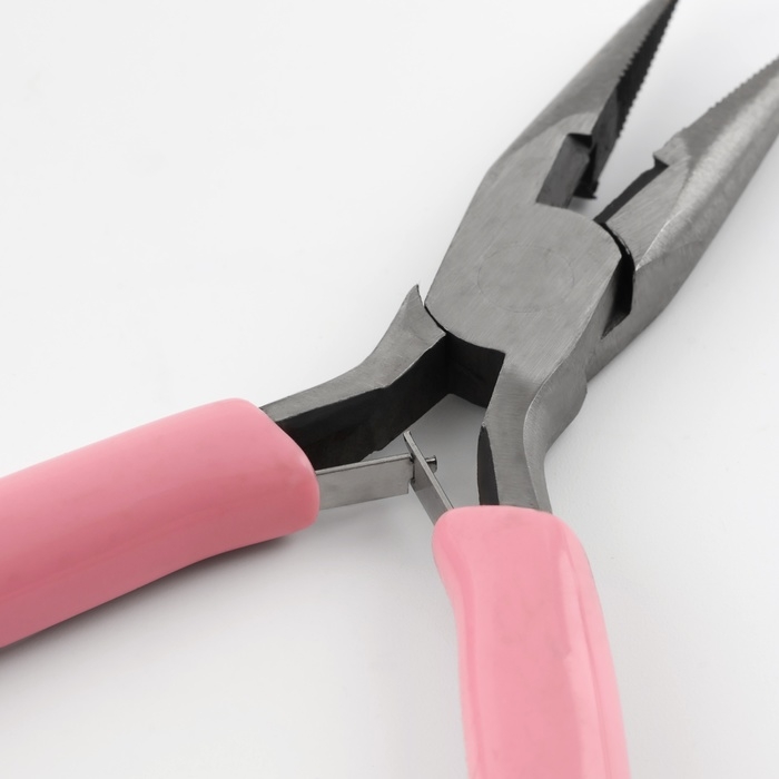 Тонкогубцы с зазубринами, для рукоделия, 12,5 × 6,5 см, цвет серебряный/розовый Тонкогубцы с зазубринами, для рукоделия, 12,5 × 6,5 см, цвет серебряный/розовый