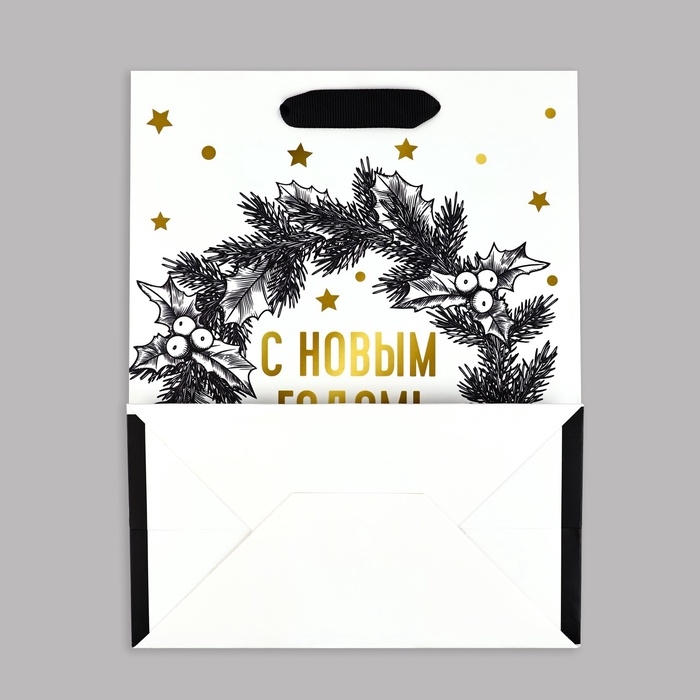 Пакет подарочный новогодний ламинированный &laquo;Новогодние чудеса&raquo;, MS 23 x 18 х 10 см