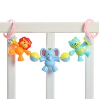 Растяжка на коляску/кроватку &laquo;Друзья&raquo;, 3 игрушки с погремушками, цвет МИКС, Крошка Я