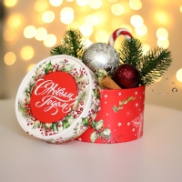 Новый год. Коробка подарочная новогодняя для макарун тубус без окна "Листья", 13 х 8,5 см. Новый год. Коробка подарочная новогодняя для макарун тубус без окна "Листья", 13 х 8,5 см.