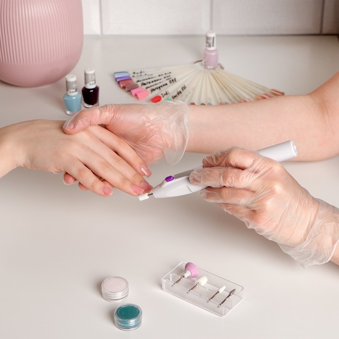 Аппарат для маникюра Luazon LMM-01-05, 5 насадок, 2 Вт, 2хAA (не в комплекте), белый Аппарат для маникюра Luazon LMM-01-05, 5 насадок, 2 Вт, 2хAA (не в комплекте), белый