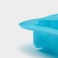 Форма для выпечки новогодняя Доляна &laquo;Новый год. Снежинка&raquo;, силикон, 26,5&times;18,5 см, 6 ячеек, цвет голубой