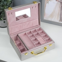 Шкатулка кожзам для украшений "Стёганная" серебро 8,5х23,5х19 см Шкатулка кожзам для украшений "Стёганная" серебро 8,5х23,5х19 см