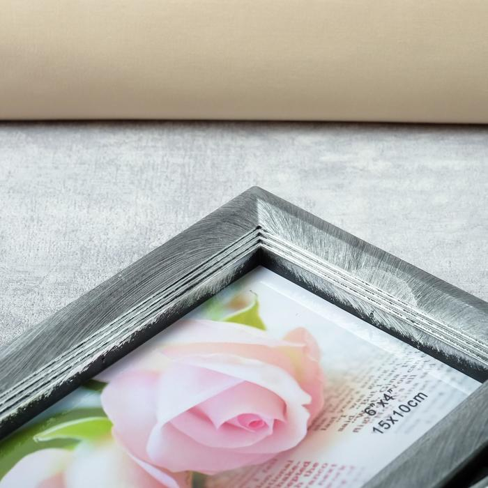 Фоторамка пластик на 6 фото 10х15 см Фоторамка пластик на 6 фото 10х15 см "Бутон" серебро 52х32 см