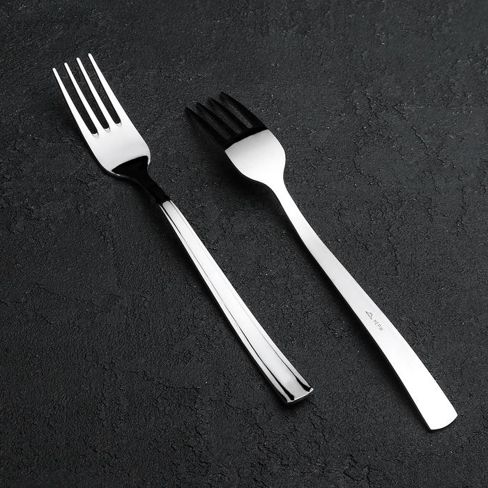 Вилка столовая &laquo;Торжество&raquo;, длина 20 см, толщина 2 мм, цвет серебряный