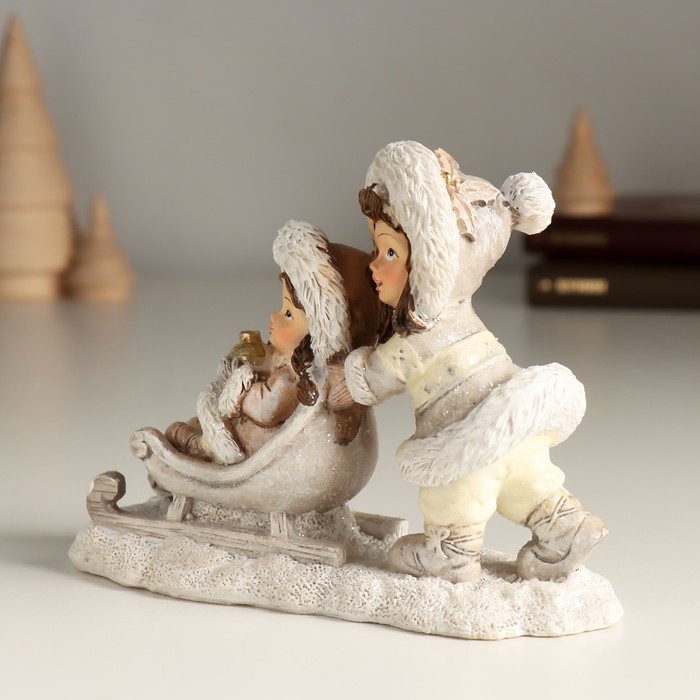 Сувенир полистоун "Подружки в белом на санках" 14х5,5х10 см