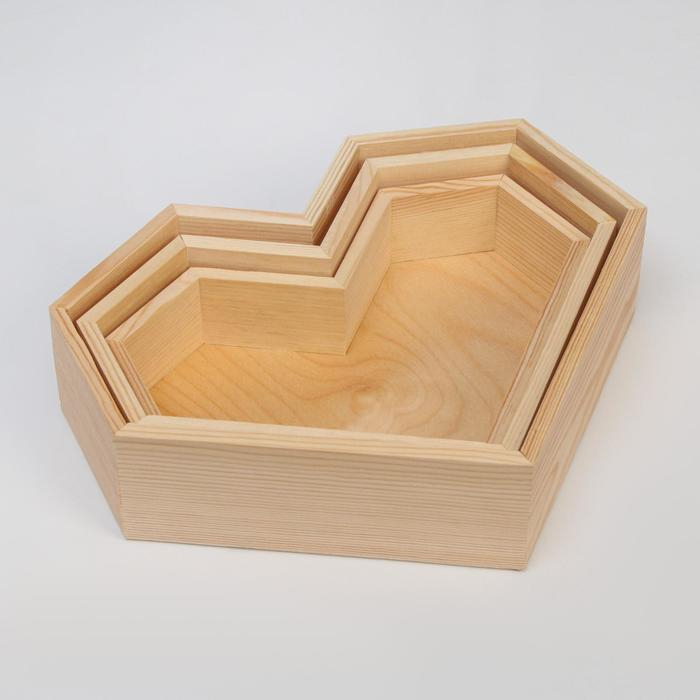 Набор 3 в 1 кашпо деревянных подарочных (29.5&times;7; 27.5&times;6; 25&times;4.5) "Сердце", натуральный