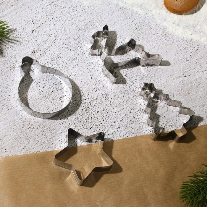 Набор кондитерский &laquo;Новогодние сладости&raquo;, формы для печенья 4 шт, лопатка 1 шт